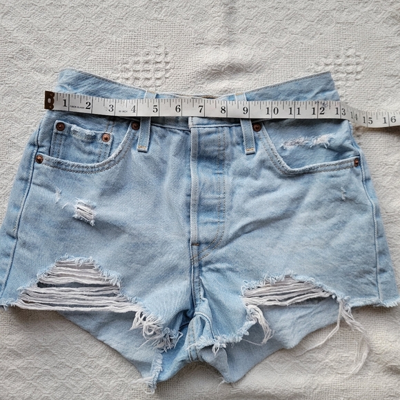 Levi's 501 Distressed Mini Denim Casual Summer Jean Shorts- Light Washed - Picture 6 of 9